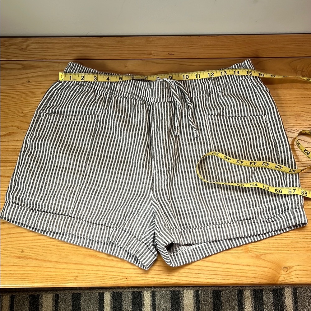 Striped linen shorts